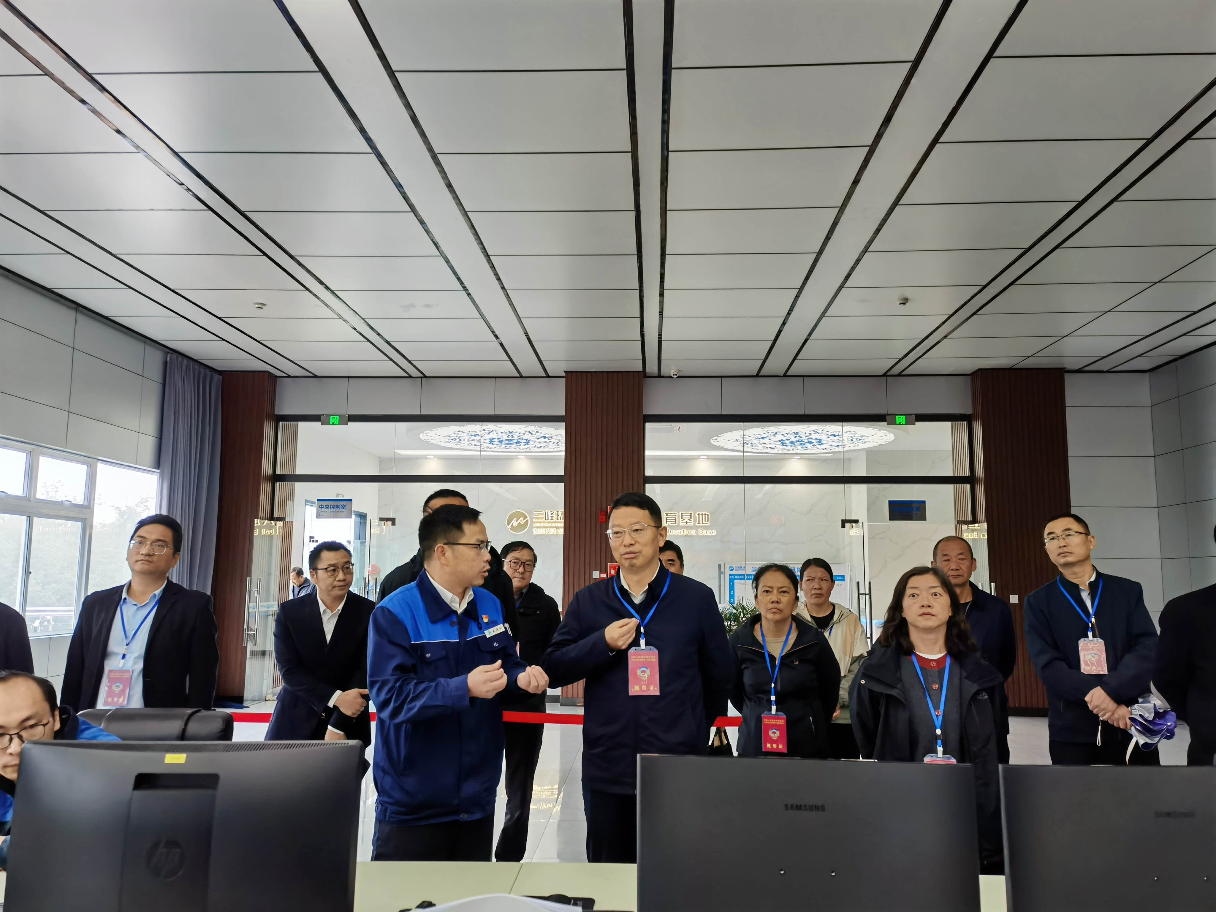 20250527大理州政協(xié)黨組書記、主席程鵬率隊(duì)到大理三峰公司視察1.jpg 20250527大理州政協(xié)黨組書記、主席程鵬率隊(duì)到大理三峰公司視察1.jpg